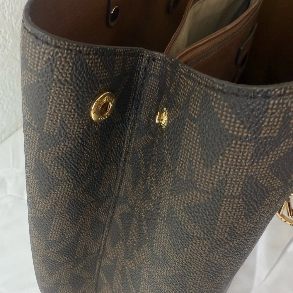 Michael Kors Mel Logo Tote Bag - Picture 9 of 13